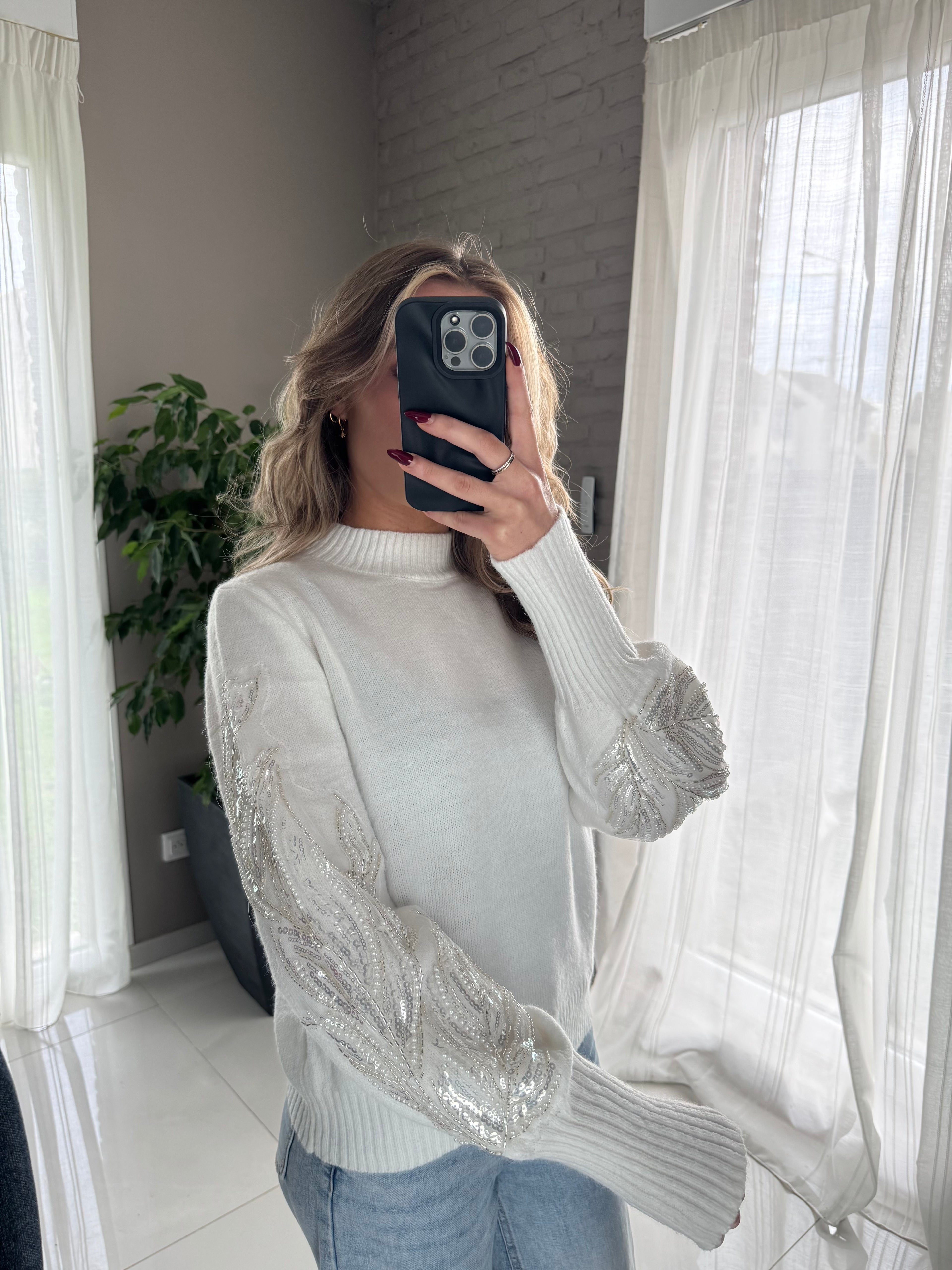 Pull blanc détail manche